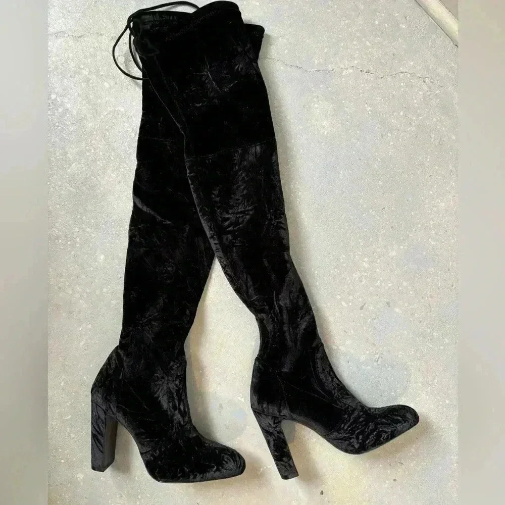 STUART WEITZMAN
Vidaland Convertible Boot in Black Crushed Velvet - Picture 3 of 11